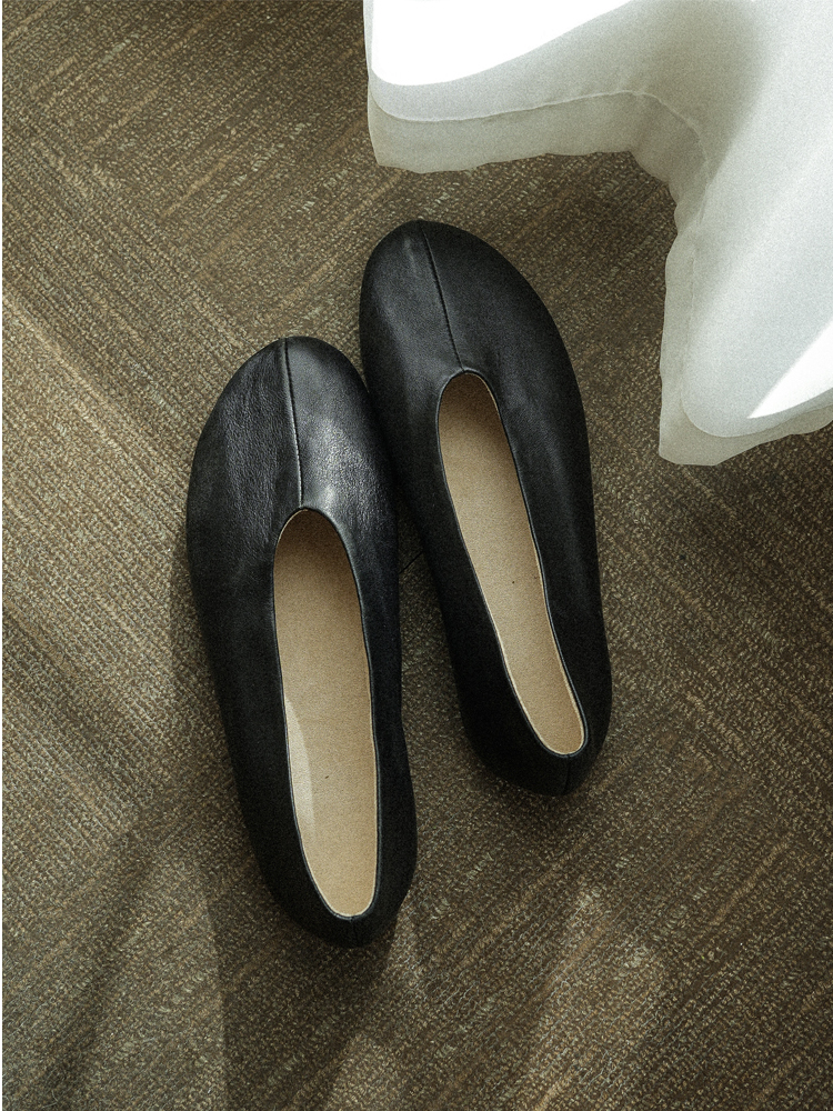 Women Shoes Black - Kendall Jenner Inspired Minimalist Black Flat